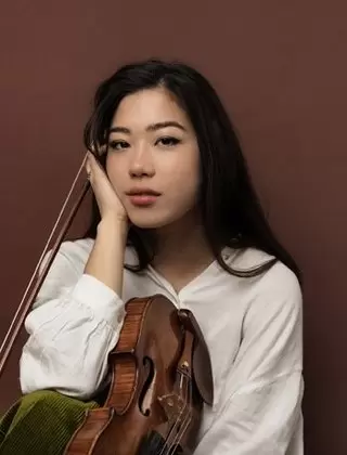 Claire Wells, Violine